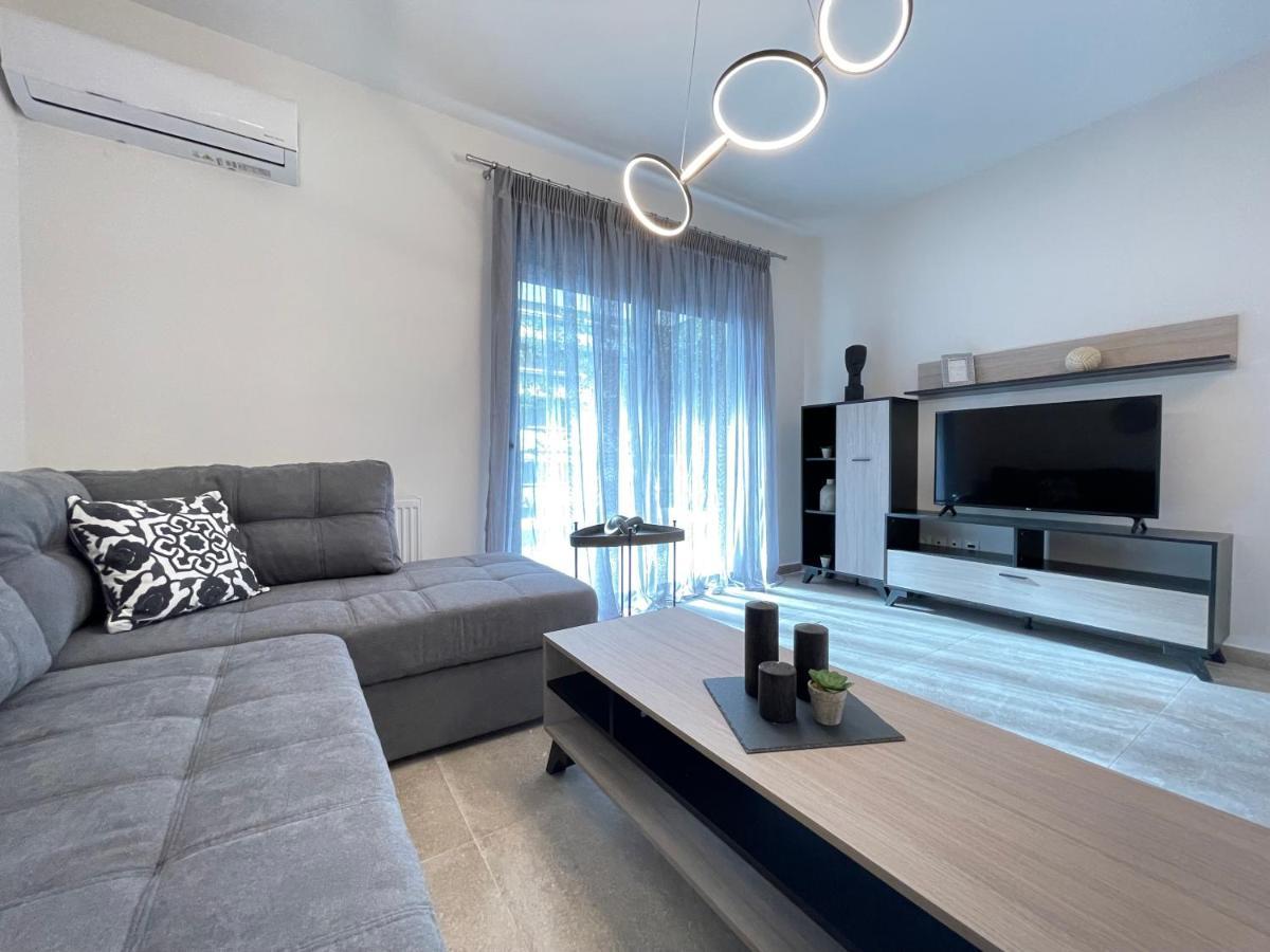 Modern Apartments Near Marina Flisvos Athens Exterior photo